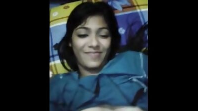 Lovely bawah upskirt vid seluar dalamnya dan menyentuh